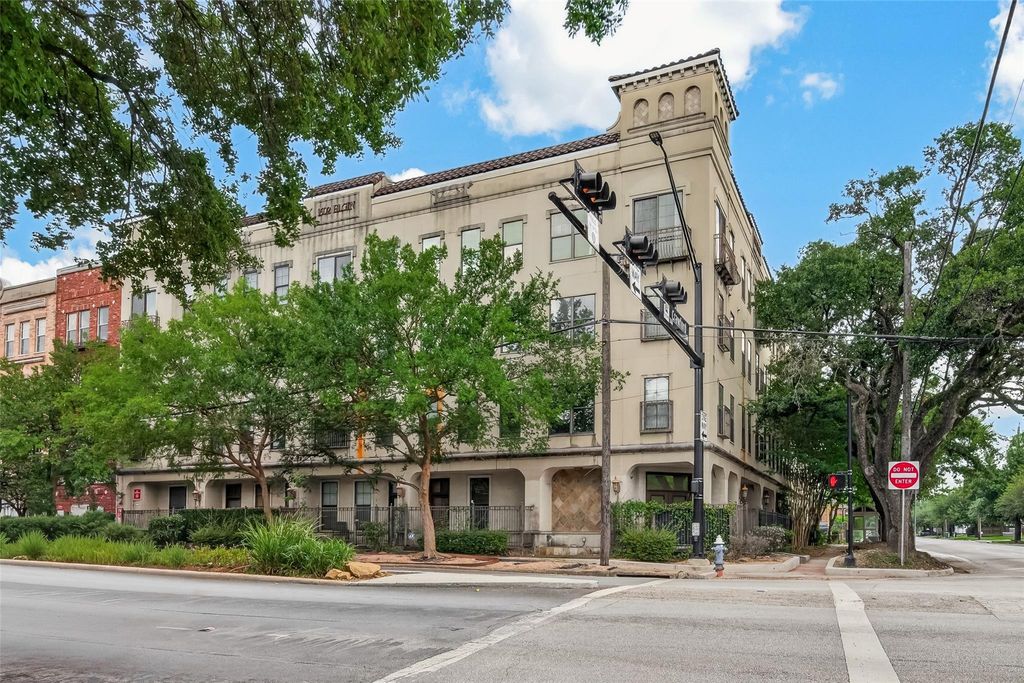 1602 Elgin St Street 11, Houston, TX 77004