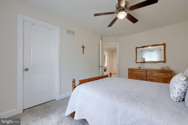 390 TAYLOR DR, York, PA 17404