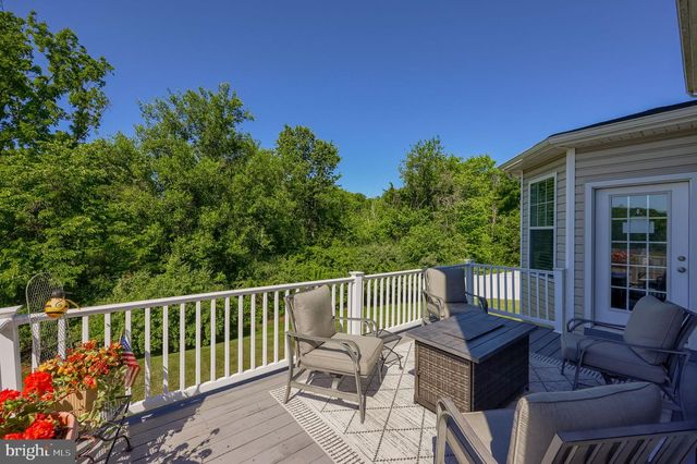 390 TAYLOR DR, York, PA 17404
