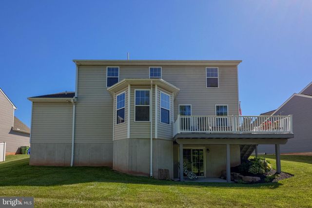 390 TAYLOR DR, York, PA 17404