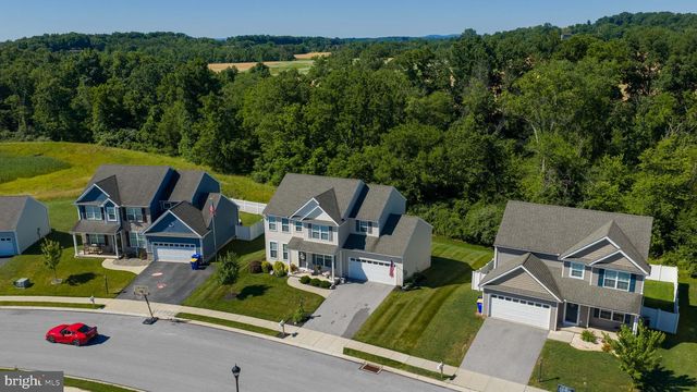 390 TAYLOR DR, York, PA 17404