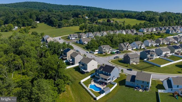 390 TAYLOR DR, York, PA 17404