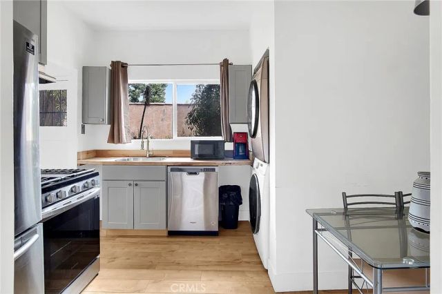 1431 Silver Lake Boulevard, Silver Lake, CA 90026