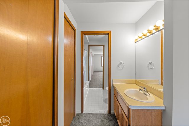 8365 22 Mile Road, Shelby Twp, MI 48317