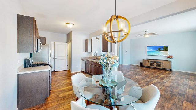 204 Dorset Avenue, Oswego, IL 60543