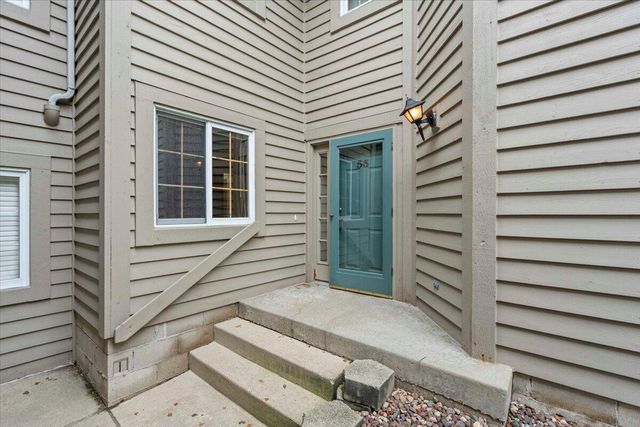 18600 Brookfield Lake DRIVE #53, Brookfield, WI 53045