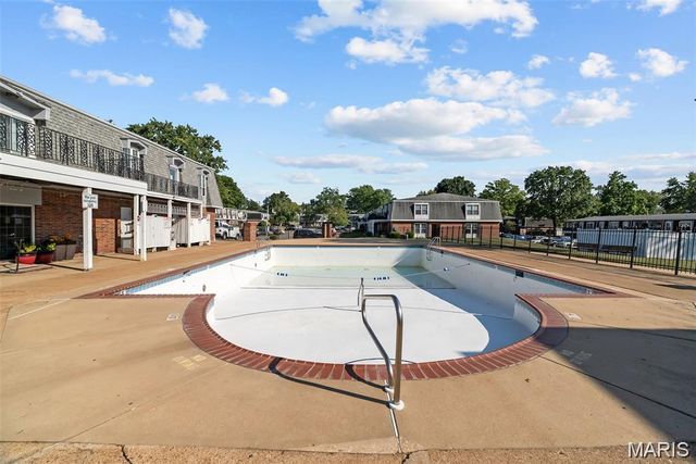 1737 Herault Place H, St Louis, MO 63125