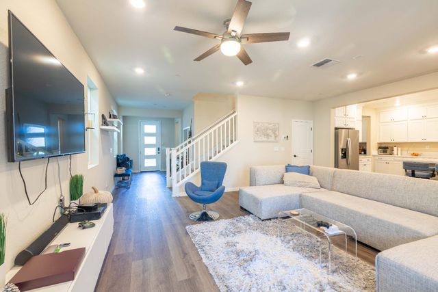 2909 Hazel Gaze St, Sacramento, CA 95833