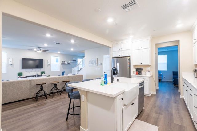 2909 Hazel Gaze St, Sacramento, CA 95833