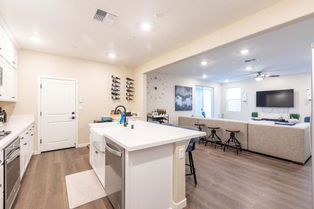 2909 Hazel Gaze St, Sacramento, CA 95833