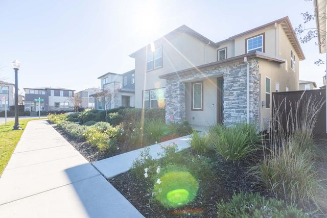 2909 Hazel Gaze St, Sacramento, CA 95833