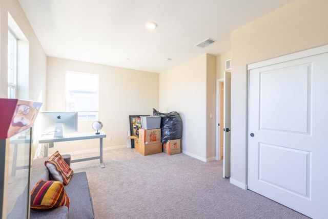 2909 Hazel Gaze St, Sacramento, CA 95833