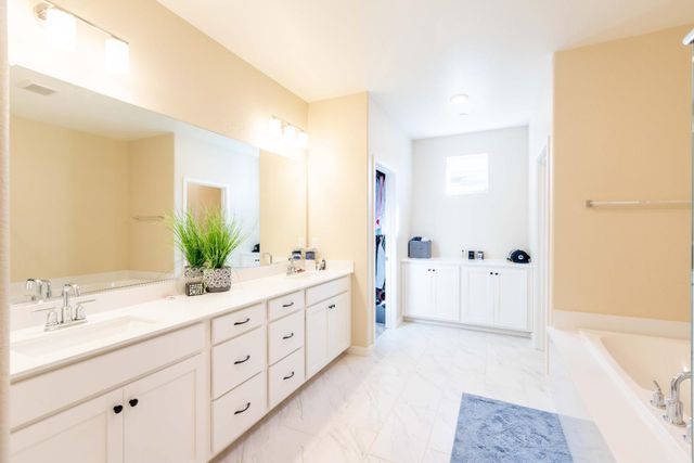 2909 Hazel Gaze St, Sacramento, CA 95833