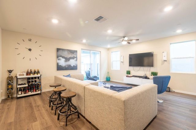 2909 Hazel Gaze St, Sacramento, CA 95833