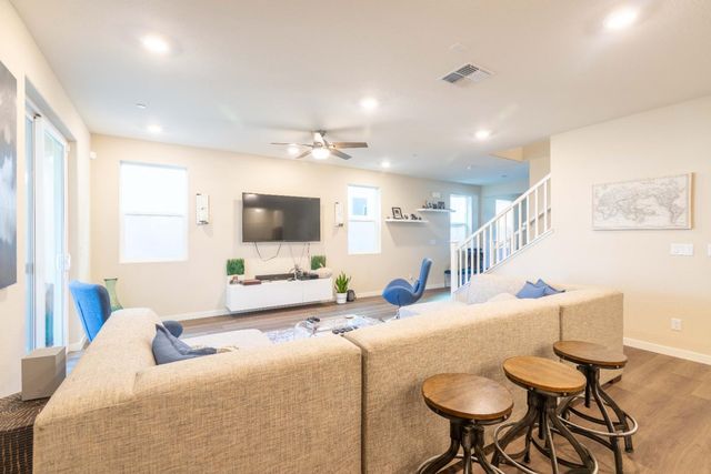 2909 Hazel Gaze St, Sacramento, CA 95833