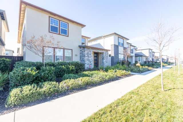 2909 Hazel Gaze St, Sacramento, CA 95833