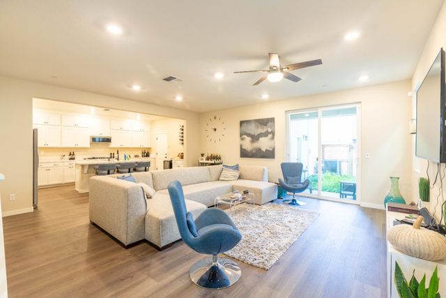 2909 Hazel Gaze St, Sacramento, CA 95833