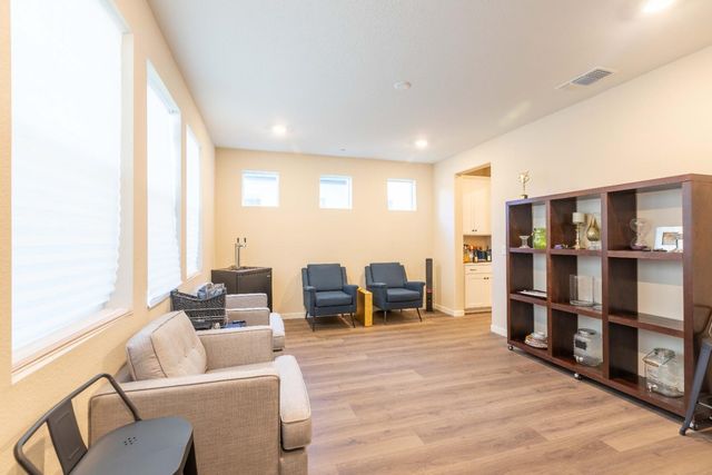 2909 Hazel Gaze St, Sacramento, CA 95833