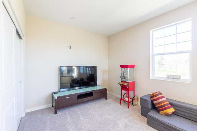 2909 Hazel Gaze St, Sacramento, CA 95833