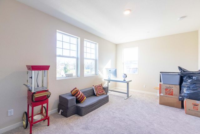 2909 Hazel Gaze St, Sacramento, CA 95833