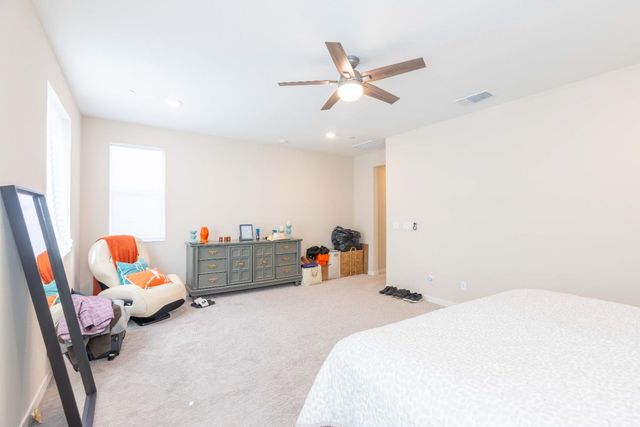 2909 Hazel Gaze St, Sacramento, CA 95833