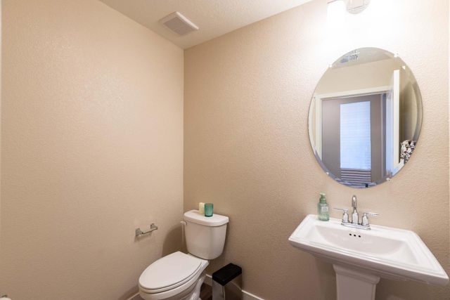 2909 Hazel Gaze St, Sacramento, CA 95833