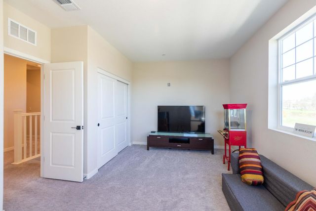 2909 Hazel Gaze St, Sacramento, CA 95833