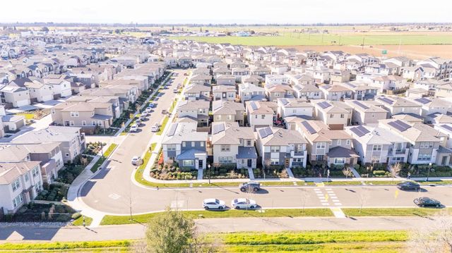 2909 Hazel Gaze St, Sacramento, CA 95833