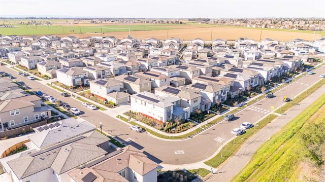 2909 Hazel Gaze St, Sacramento, CA 95833