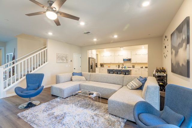 2909 Hazel Gaze St, Sacramento, CA 95833