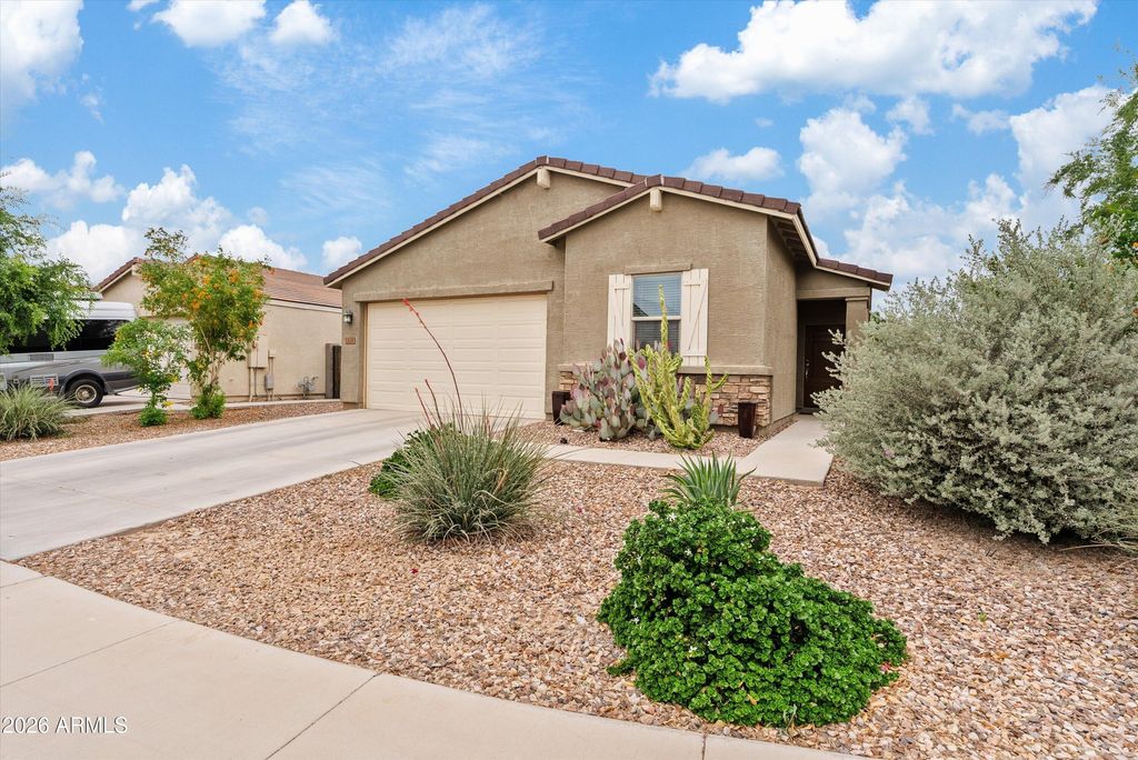 528 W MAGENA Drive, San Tan Valley, AZ 85140