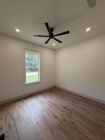 210 Stonebrook Ct, Gilmer, TX 75640