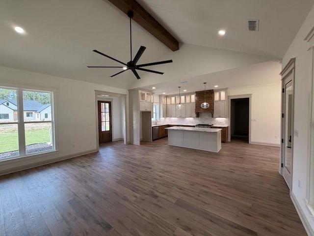210 Stonebrook Ct, Gilmer, TX 75640