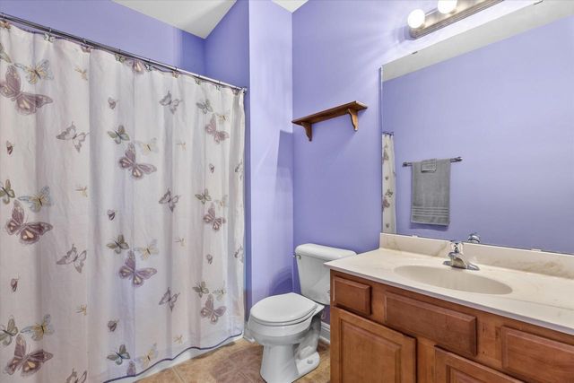 W205N16507 Cranberry Creek LANE, Jackson, WI 53037