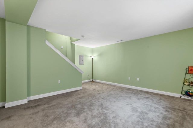 W205N16507 Cranberry Creek LANE, Jackson, WI 53037