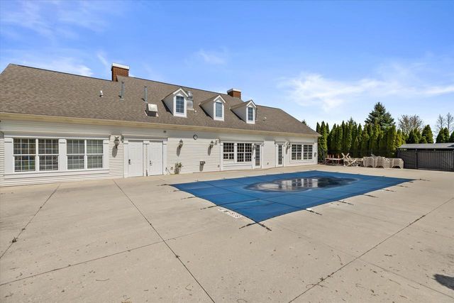 W205N16507 Cranberry Creek LANE, Jackson, WI 53037