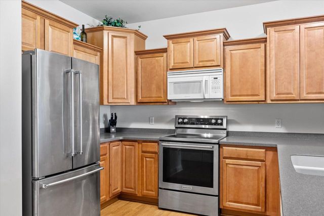 W205N16507 Cranberry Creek LANE, Jackson, WI 53037