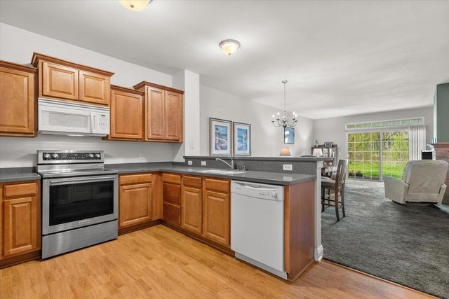 W205N16507 Cranberry Creek LANE, Jackson, WI 53037
