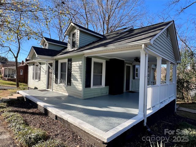 328 11th Street SW, Hickory, NC 28602