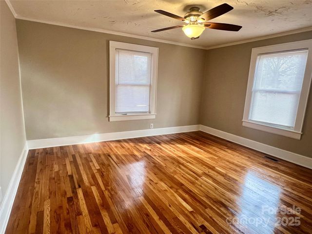 328 11th Street SW, Hickory, NC 28602