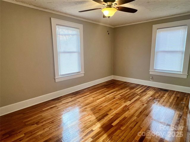 328 11th Street SW, Hickory, NC 28602