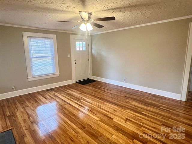 328 11th Street SW, Hickory, NC 28602