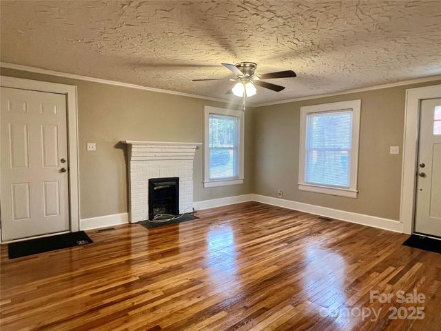 328 11th Street SW, Hickory, NC 28602