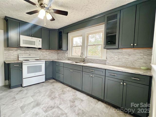 328 11th Street SW, Hickory, NC 28602