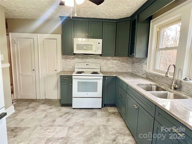 328 11th Street SW, Hickory, NC 28602