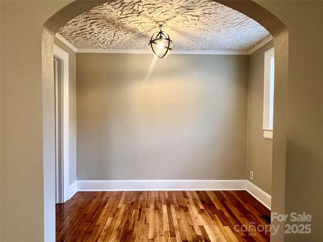 328 11th Street SW, Hickory, NC 28602