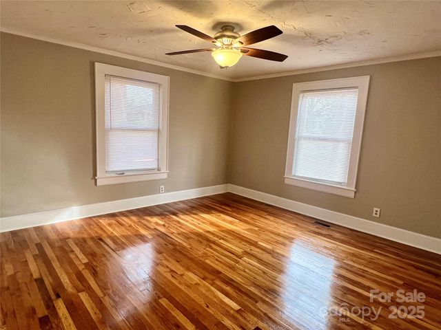 328 11th Street SW, Hickory, NC 28602