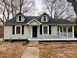 328 11th Street SW, Hickory, NC 28602