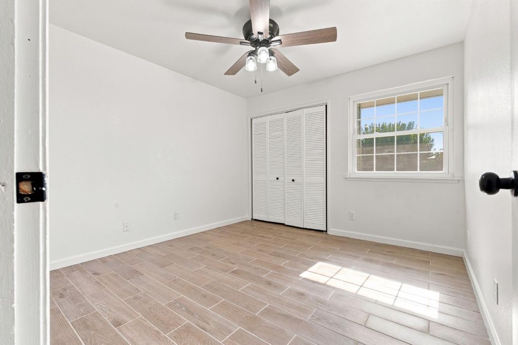 Image 15 of property listing at 873 S 12th Street, Kerman, CA 93630