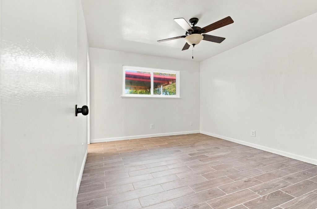 Image 16 of property listing at 873 S 12th Street, Kerman, CA 93630